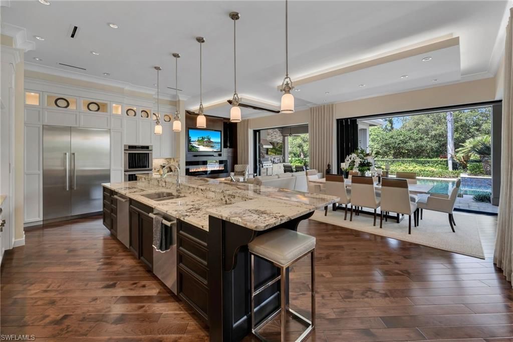 384 Edgemere Way E, Naples, FL 34105 Photo