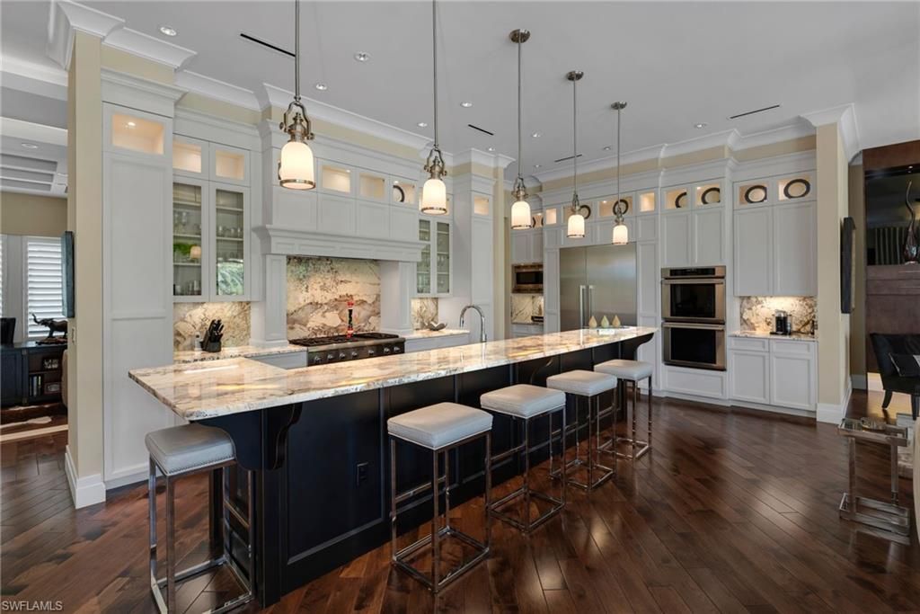 384 Edgemere Way E, Naples, FL 34105 Photo