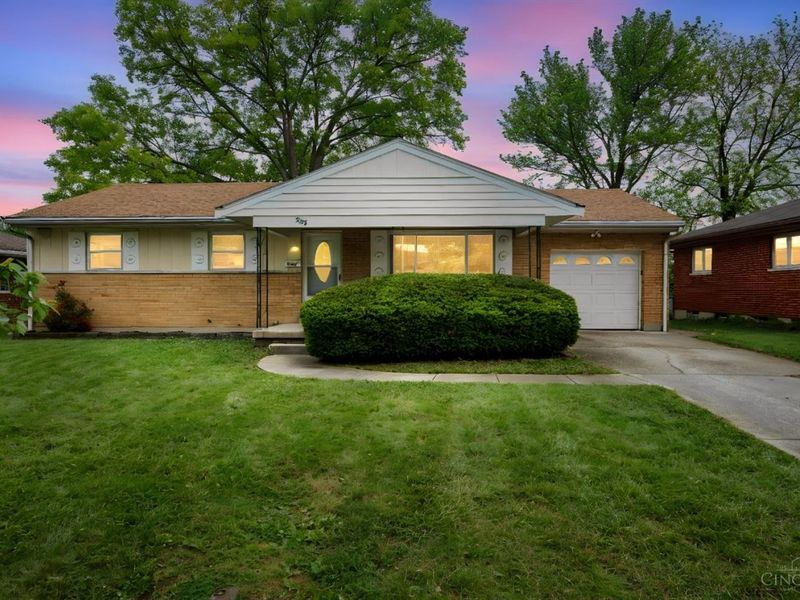 225 Ireland Avenue, Greenhills, OH 45218 Photo 1
