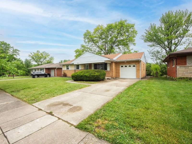 225 Ireland Avenue, Greenhills, OH 45218 Photo 11