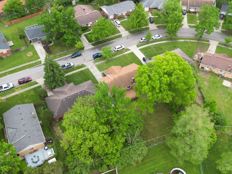 225 Ireland Avenue, Greenhills, OH 45218 Photo 13