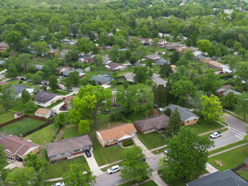 225 Ireland Avenue, Greenhills, OH 45218 Photo 14