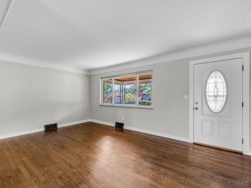 225 Ireland Avenue, Greenhills, OH 45218 Photo 18