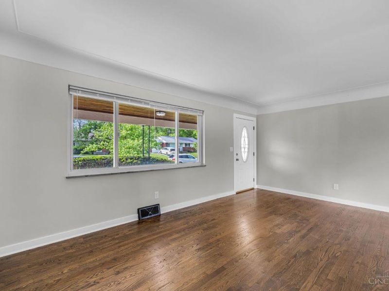 225 Ireland Avenue, Greenhills, OH 45218 Photo 19