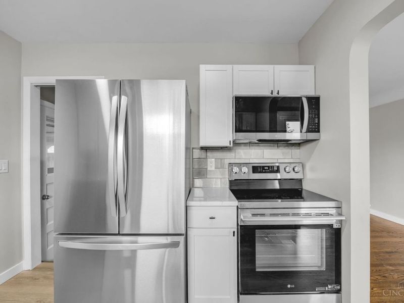 225 Ireland Avenue, Greenhills, OH 45218 Photo 24