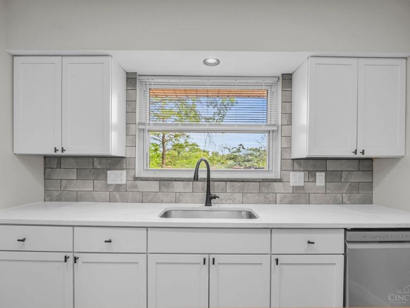 225 Ireland Avenue, Greenhills, OH 45218 Photo 25