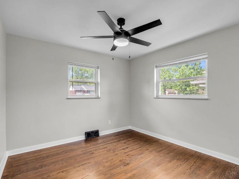 225 Ireland Avenue, Greenhills, OH 45218 Photo 28