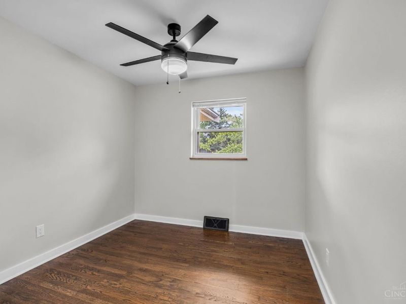 225 Ireland Avenue, Greenhills, OH 45218 Photo 29