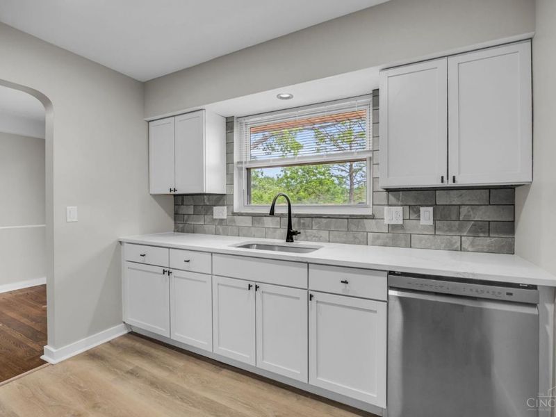 225 Ireland Avenue, Greenhills, OH 45218 Photo 3