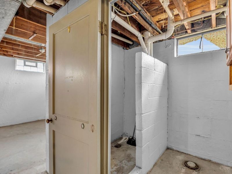 225 Ireland Avenue, Greenhills, OH 45218 Photo 32