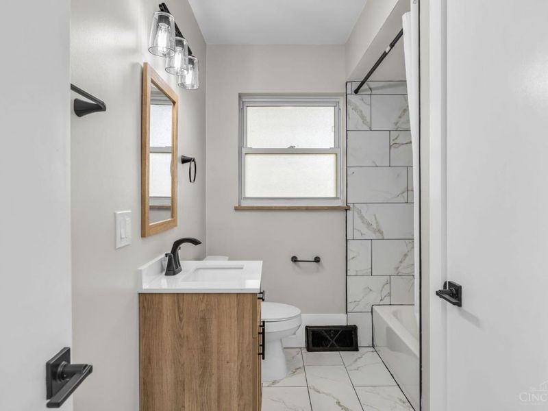 225 Ireland Avenue, Greenhills, OH 45218 Photo 5