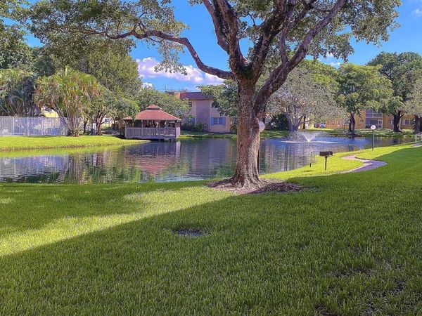 5170 SW 40th Avenue, Unit 4e, Dania Beach, FL 33314