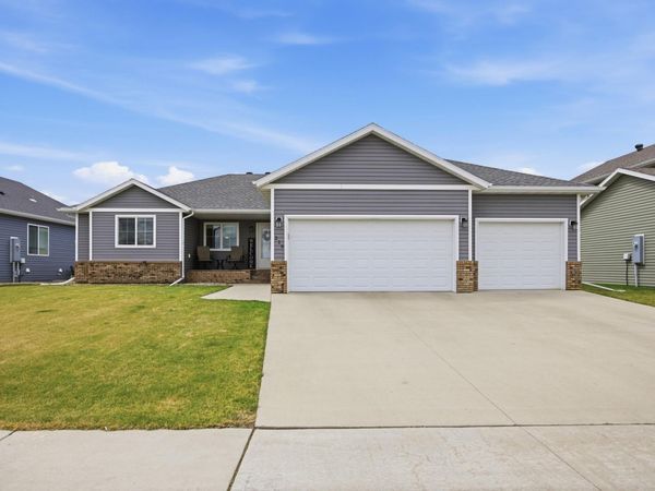 219 6th Street E, Horace, ND 58047