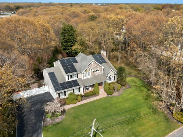 251 Oakwood Road , Oakdale, NY 11769