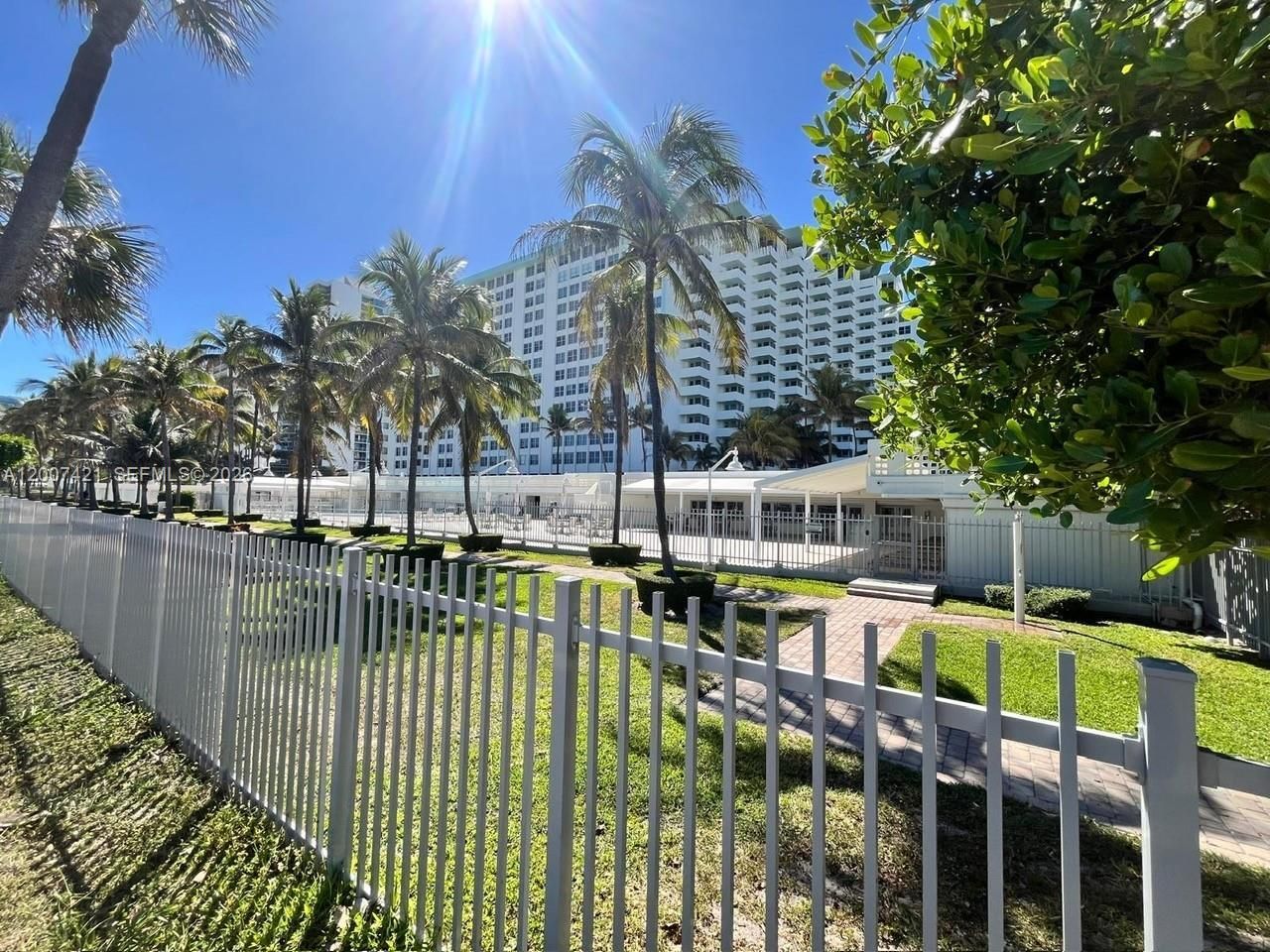 2899 Collins Ave , Unit 1040, Miami Beach, FL 33140 Photo