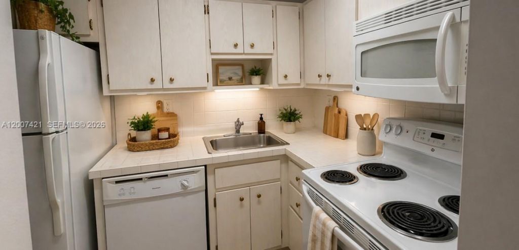 2899 Collins Ave , Unit 1040, Miami Beach, FL 33140 Photo