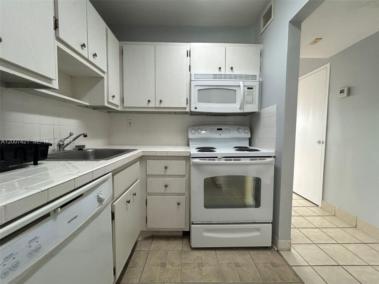 2899 Collins Ave , Unit 1040, Miami Beach, FL 33140 Photo