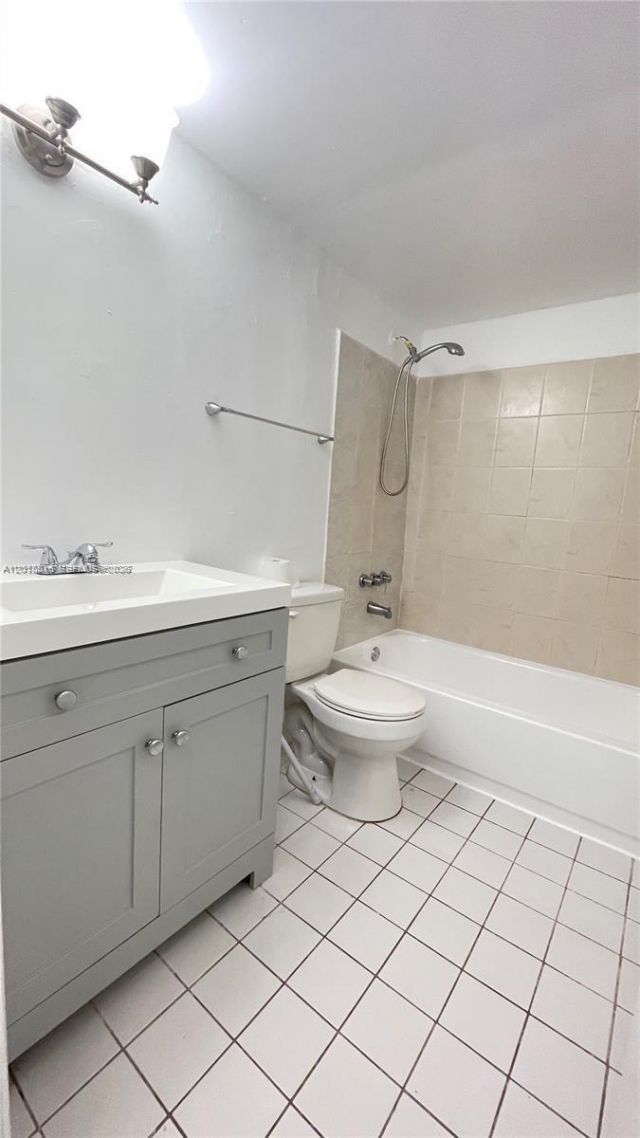 271 NW 177th St , Unit B-104, Miami Gardens, FL 33169 Photo
