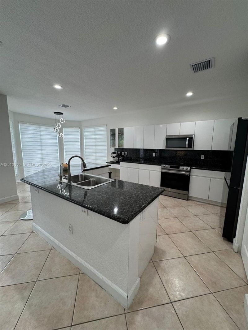 10873 NW 71st St , Doral, FL 33178 Photo