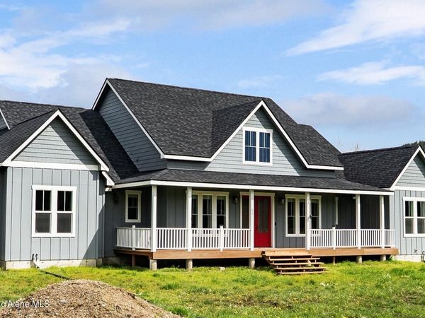 51 Pumphouse Ln , Sagle, ID 83860