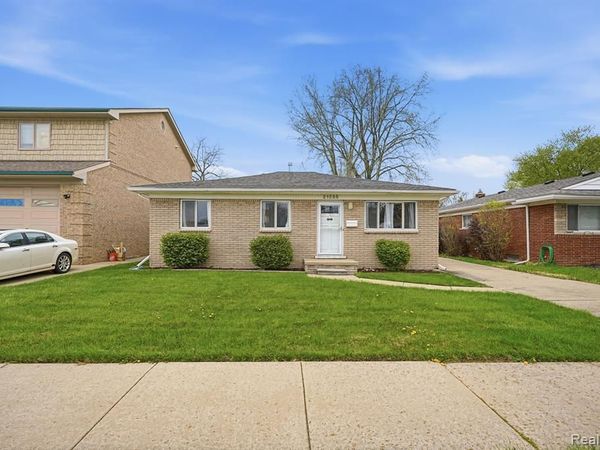 21525 Downing Street , St. Clair Shores, MI 48080