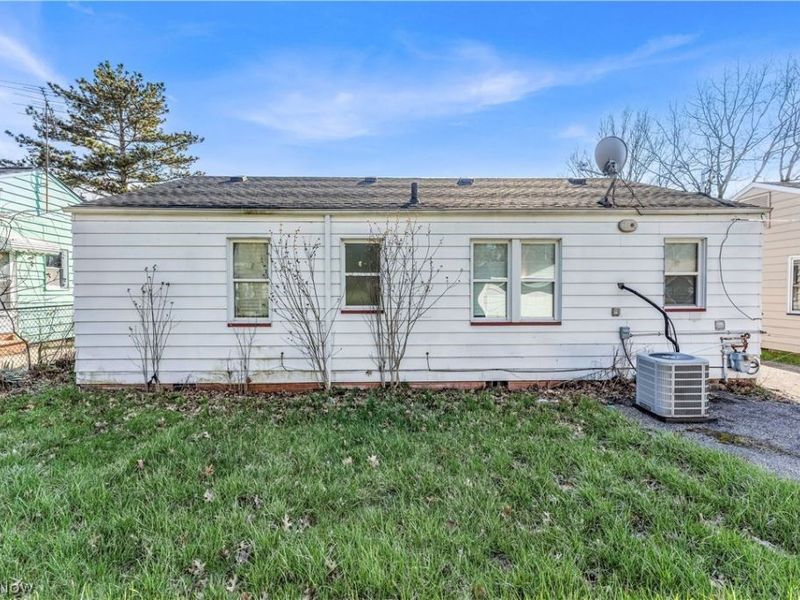 2521 Greenvale Road , Cleveland, OH 44121 Photo 22