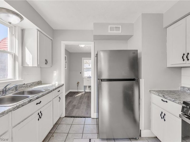 2521 Greenvale Road , Cleveland, OH 44121 Photo 9