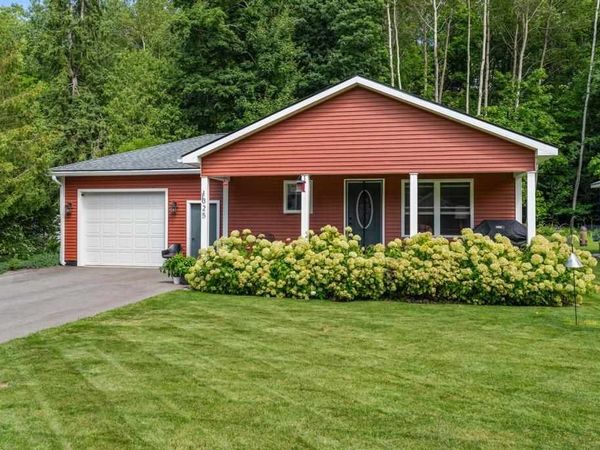 1325 Pleasant Avenue, Boyne City, MI 49712