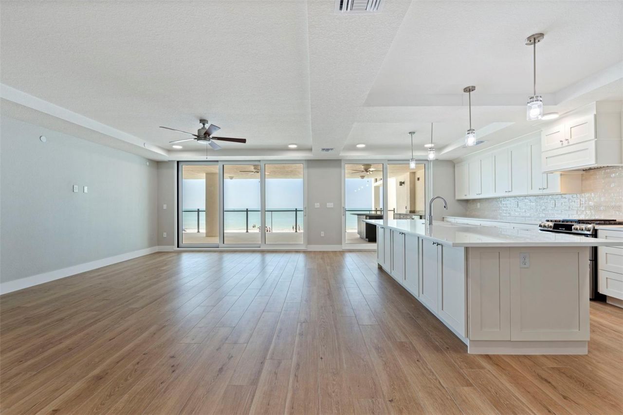14048 Gulf Boulevard, Unit 202, Madeira Beach, FL 33708 Photo