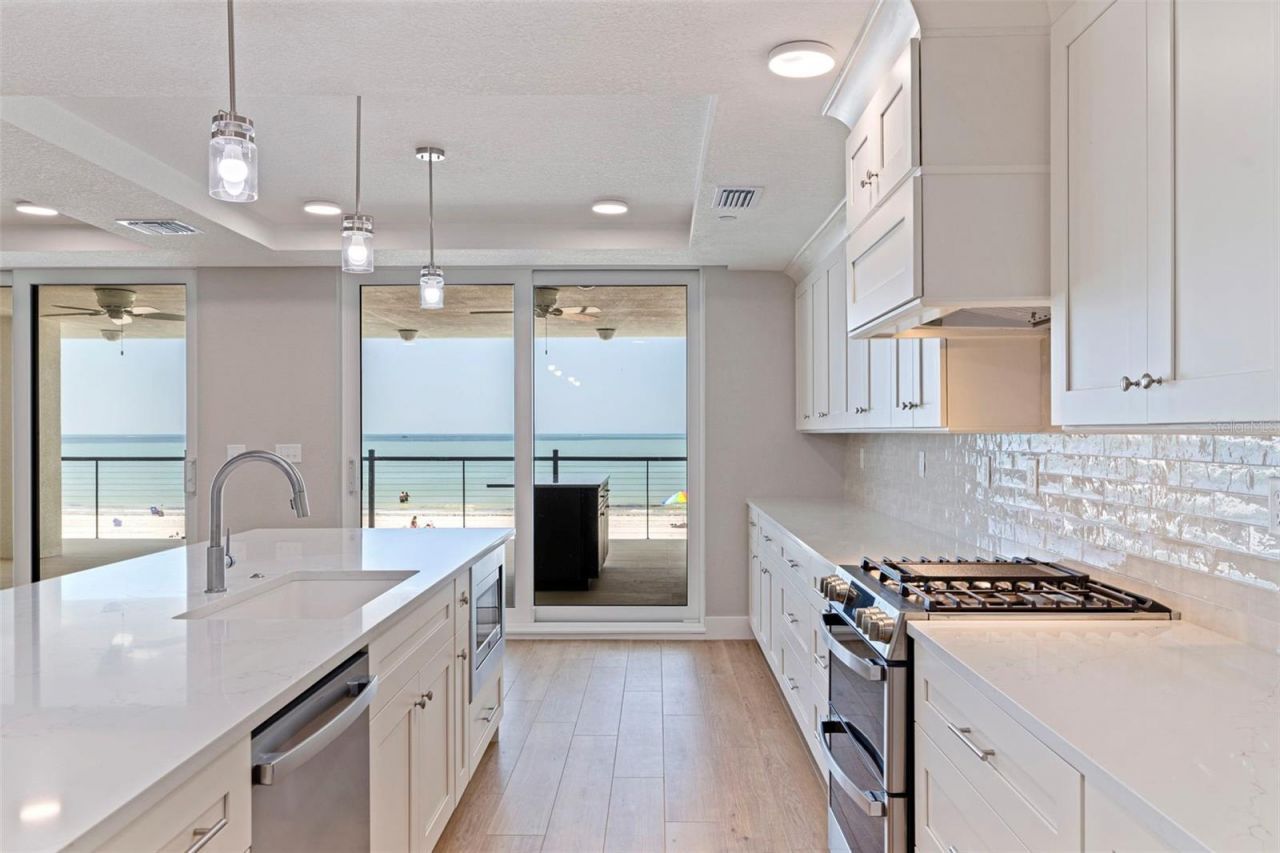 14048 Gulf Boulevard, Unit 202, Madeira Beach, FL 33708 Photo