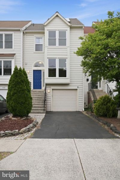 506 Dakota Drive, Herndon, VA 20170 Main Photo