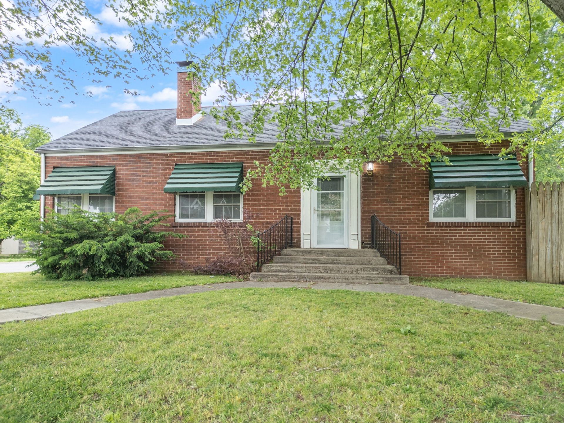 2301 S Virginia St, Hopkinsville, KY 42240 Main Photo