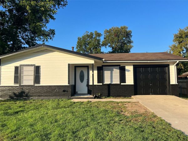 4 Hollywood DR , Lampasas, TX 76550