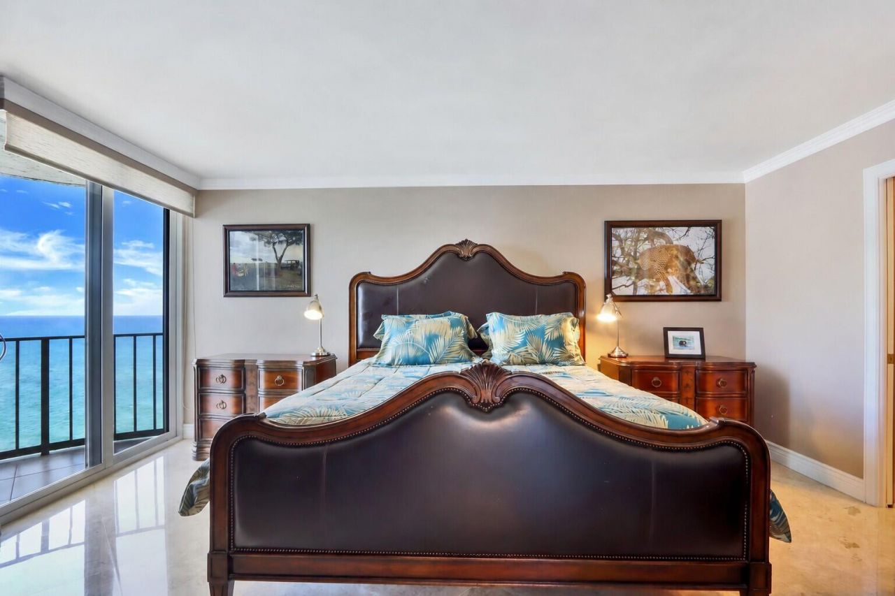 5420 N Ocean Drive, Unit 1703, Singer Island, FL 33404 Photo