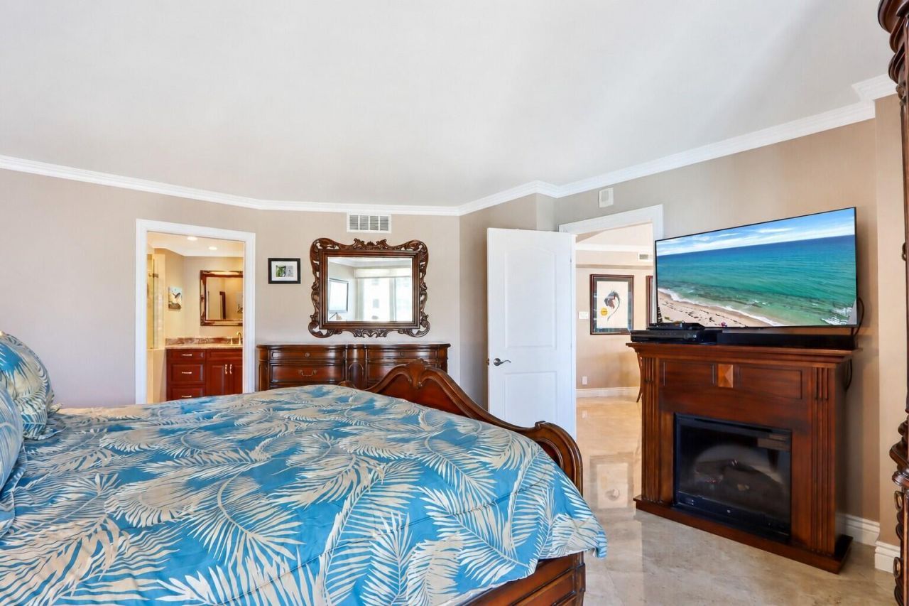 5420 N Ocean Drive, Unit 1703, Singer Island, FL 33404 Photo