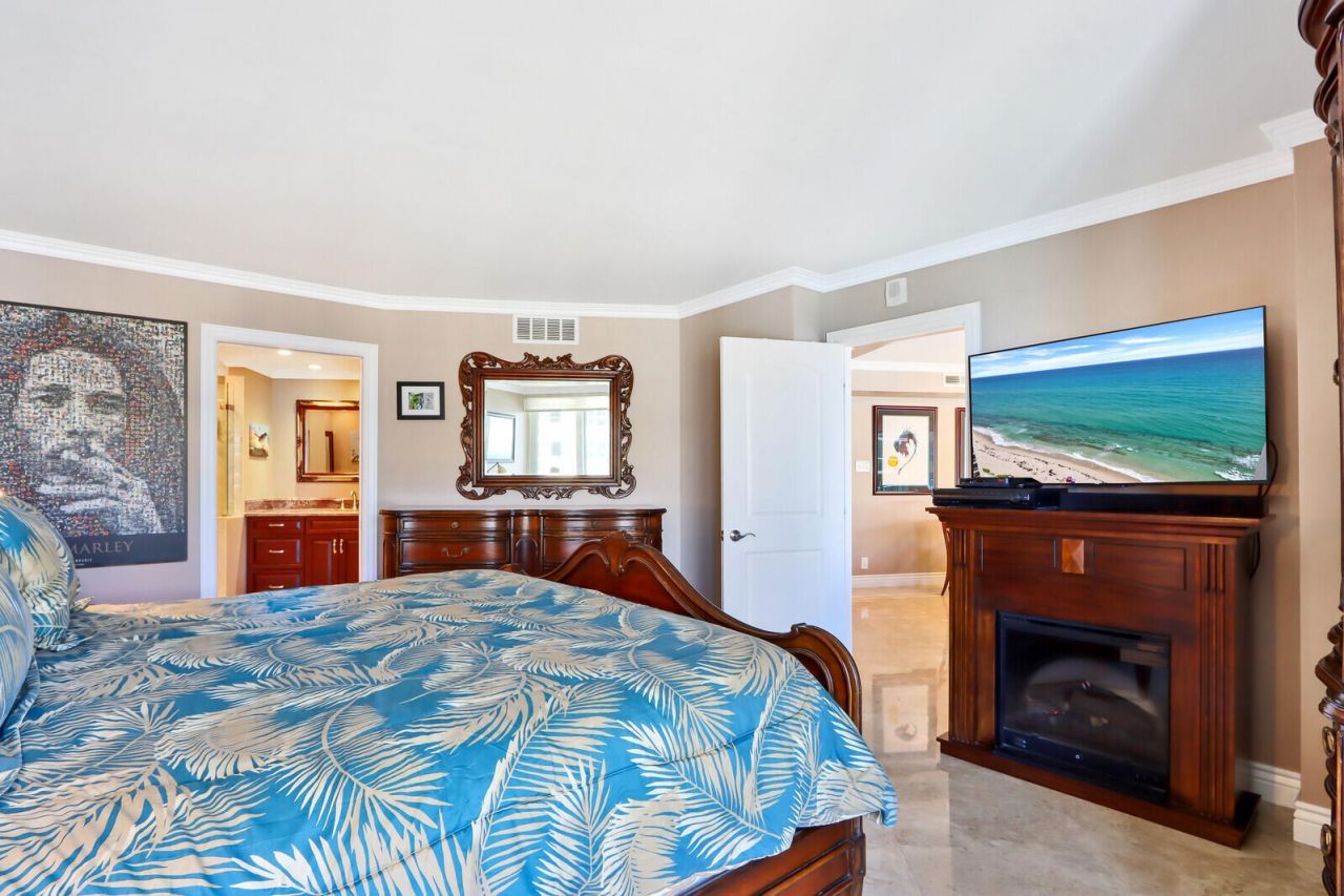 5420 N Ocean Drive, Unit 1703, Singer Island, FL 33404 Photo