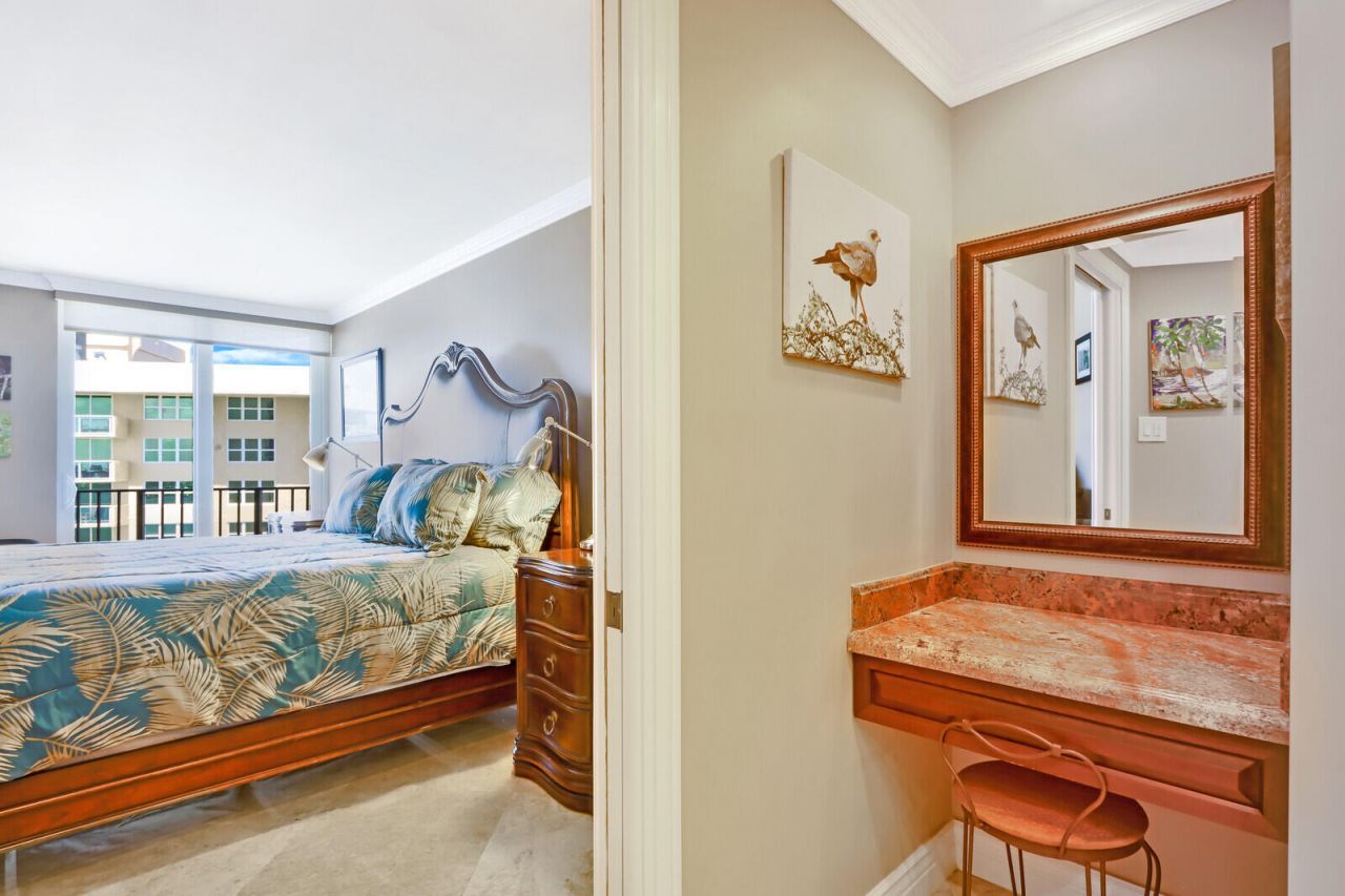 5420 N Ocean Drive, Unit 1703, Singer Island, FL 33404 Photo