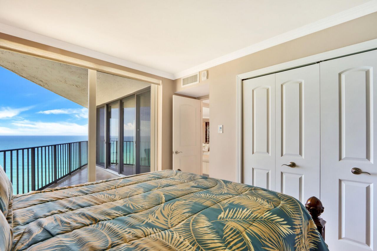 5420 N Ocean Drive, Unit 1703, Singer Island, FL 33404 Photo