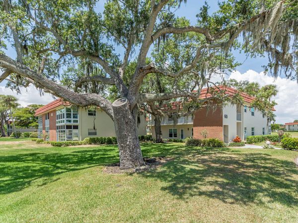 60 Woodland Drive, Unit 204, Vero Beach, FL 32962
