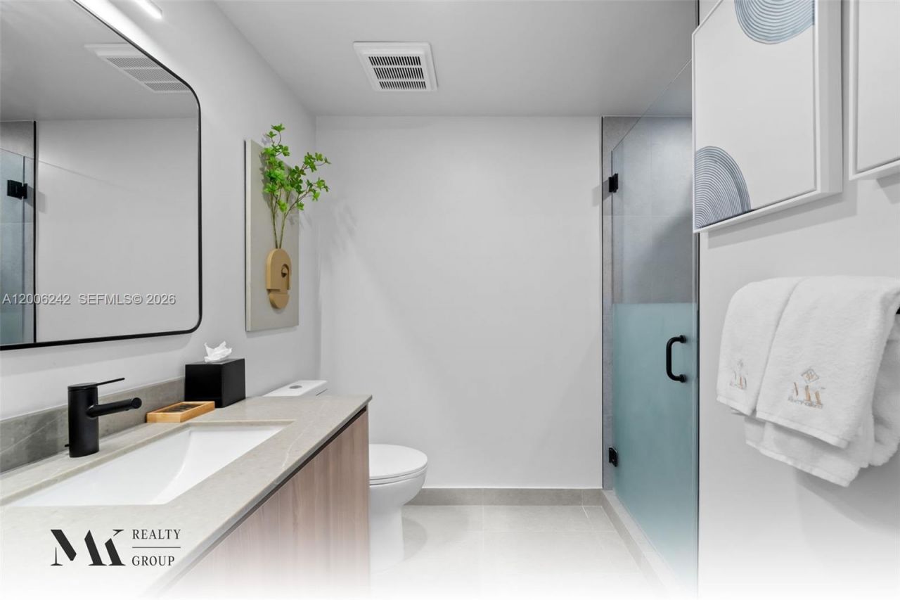 121 NE 5 , Unit 2700, Miami, FL 33132 Photo