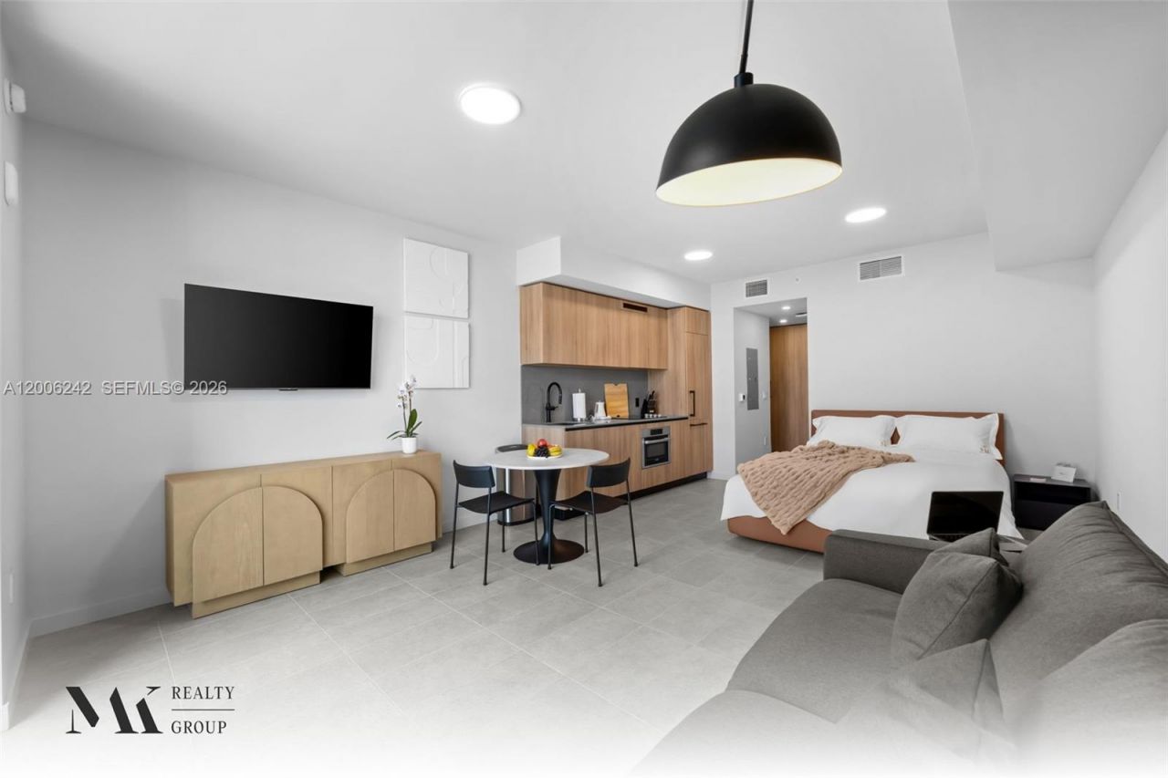 121 NE 5 , Unit 2700, Miami, FL 33132 Photo