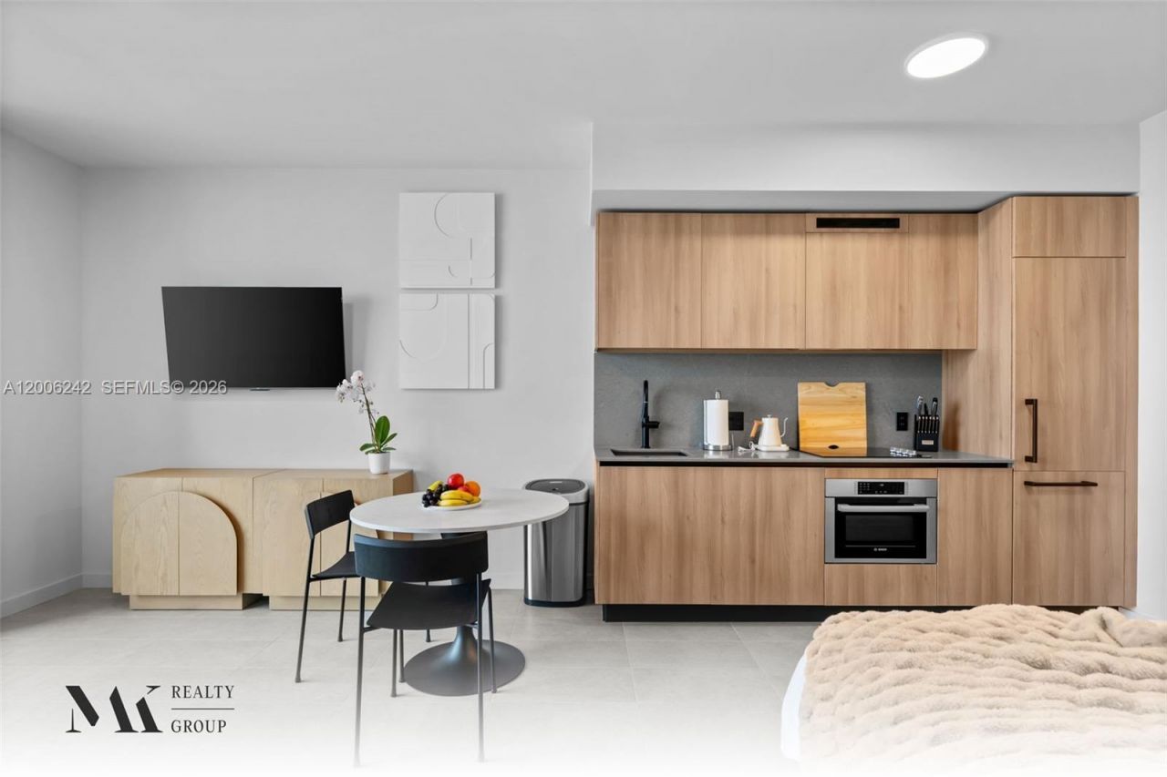 121 NE 5 , Unit 2700, Miami, FL 33132 Photo
