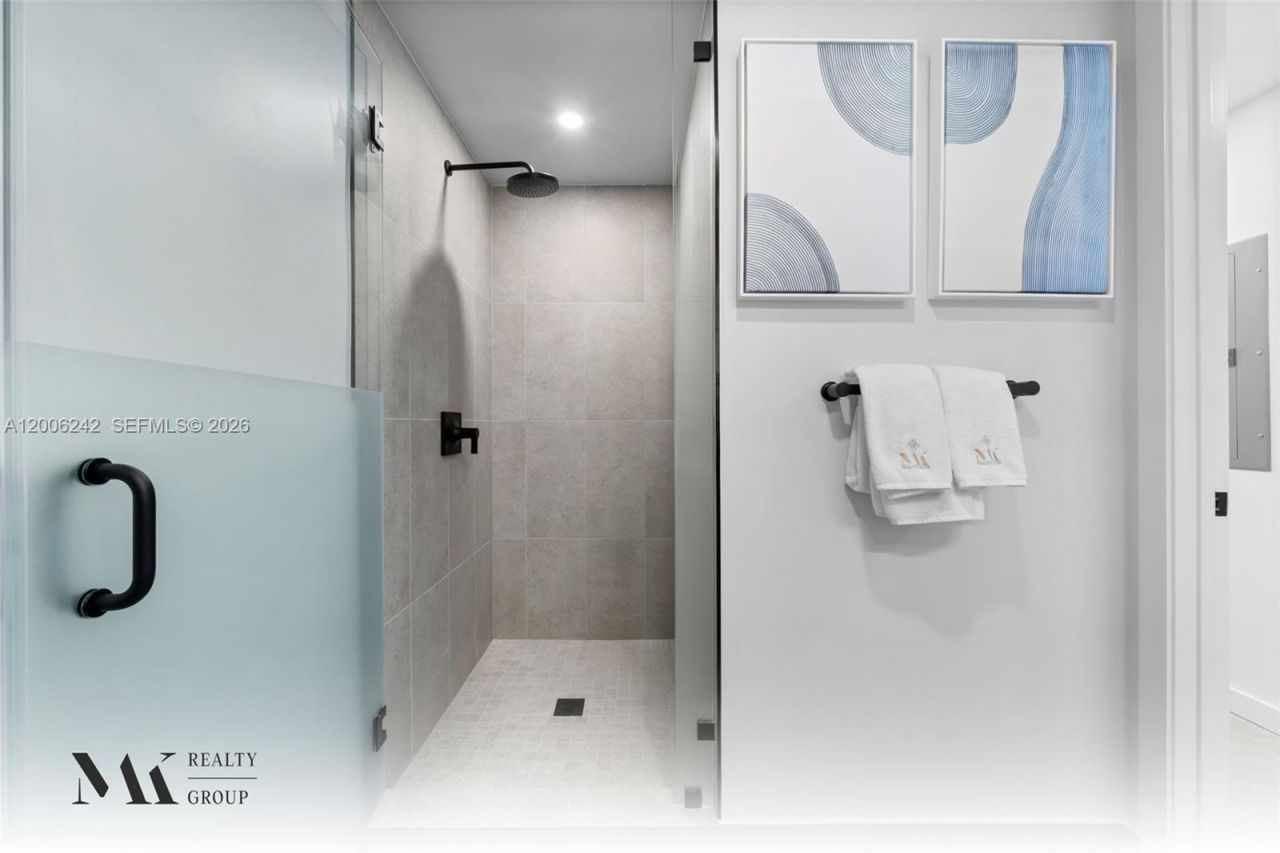 121 NE 5 , Unit 2700, Miami, FL 33132 Photo