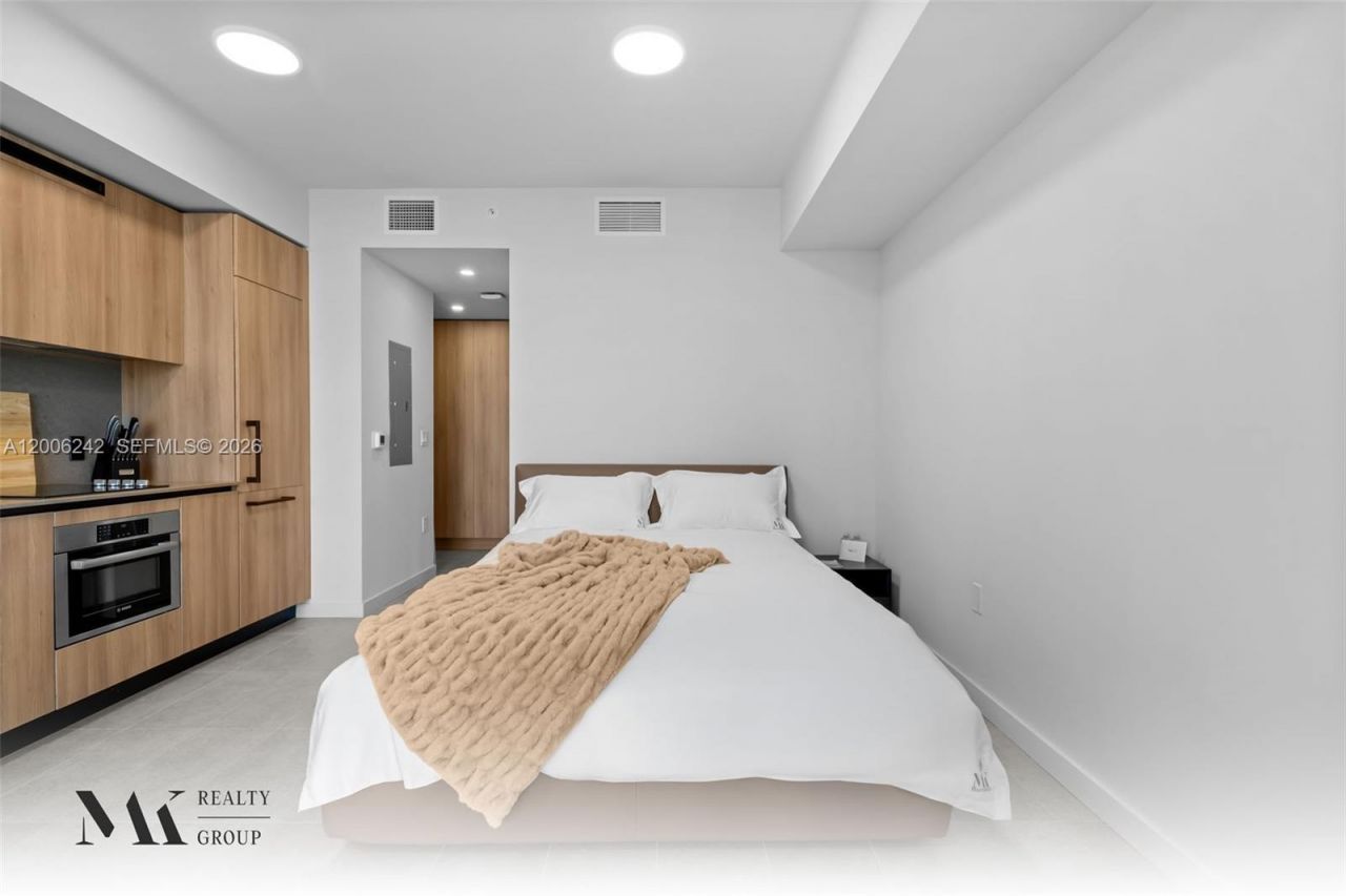 121 NE 5 , Unit 2700, Miami, FL 33132 Photo
