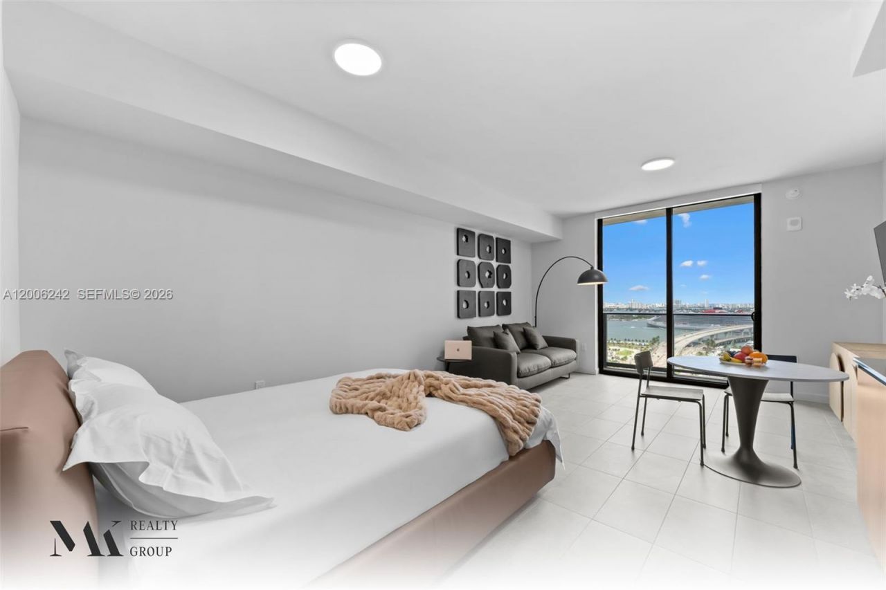 121 NE 5 , Unit 2700, Miami, FL 33132 Photo