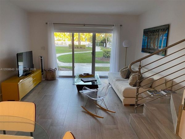 881 Ocean Dr , Unit TH12, Key Biscayne, FL 33149