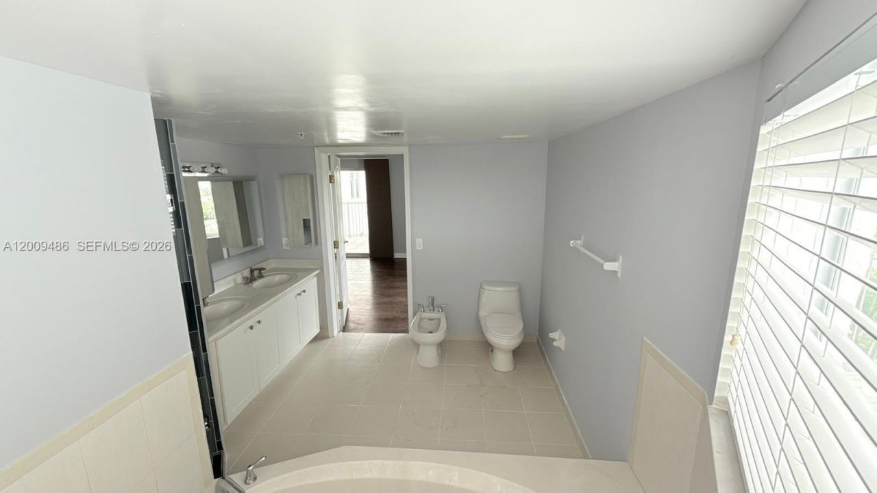 280 SW 20th Rd, Unit 904, Miami, FL 33129 Photo