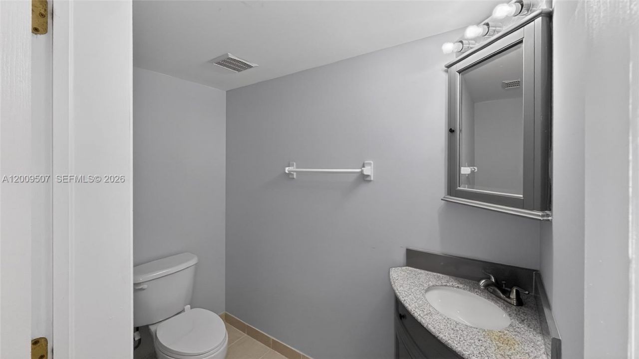 280 SW 20th Rd , Unit 904, Miami, FL 33129 Photo