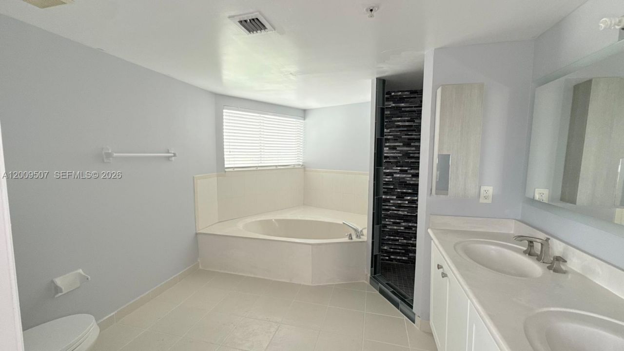 280 SW 20th Rd, Unit 904, Miami, FL 33129 Photo