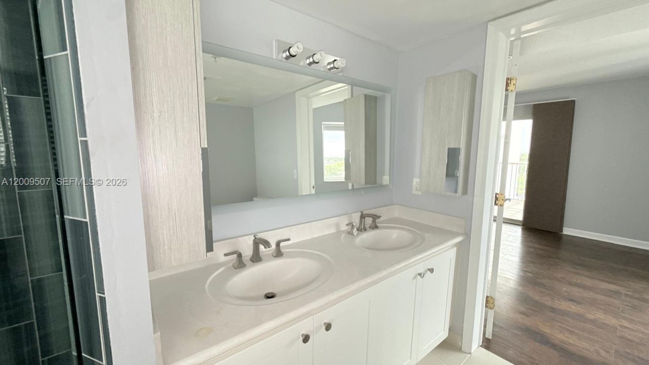 280 SW 20th Rd, Unit 904, Miami, FL 33129 Photo